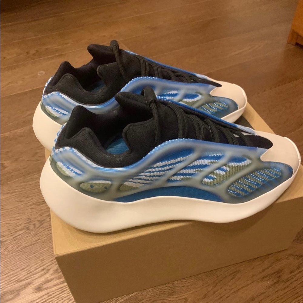 Yeezy 700 v3